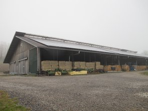 Aussenansicht des Stalls